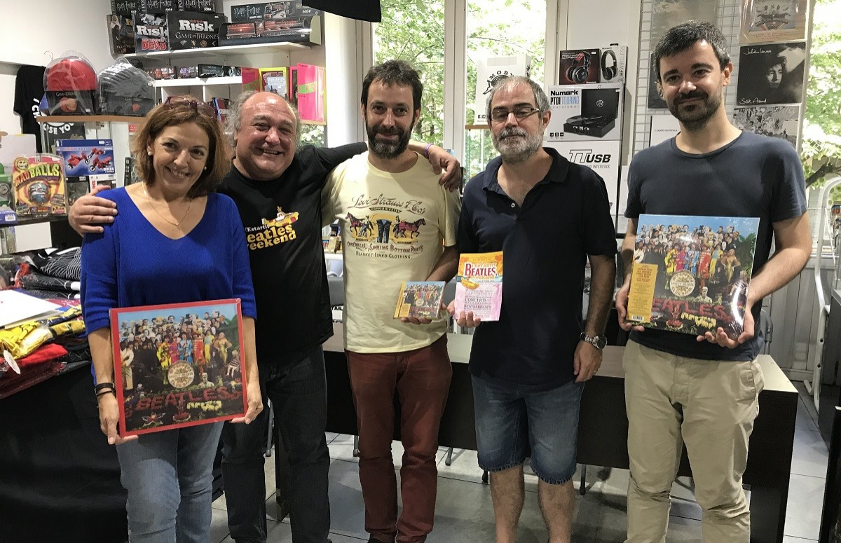 Roda de premsa a la Moby Disk de Girona