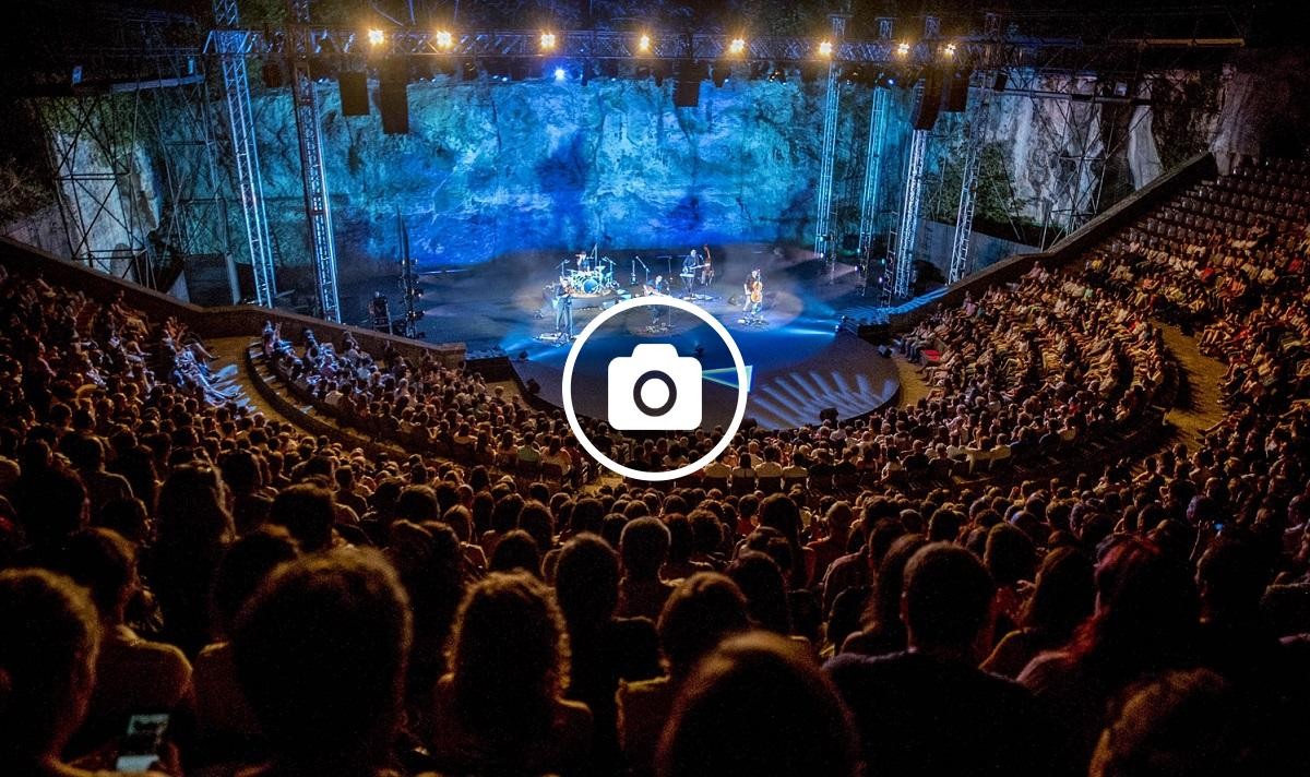 El Teatre Grec de Barcelona ple durant el concert de Blaumut