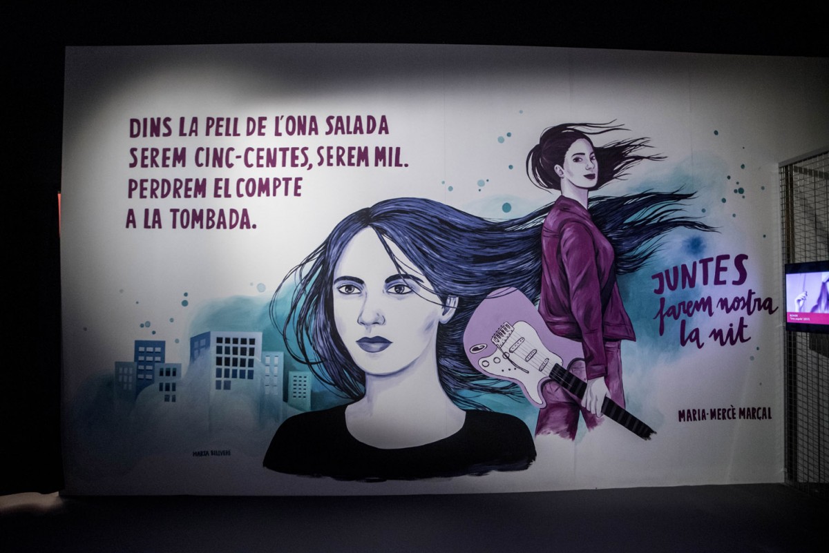 Mural de Marta Bellvehí per a l'exposició D'ONES
