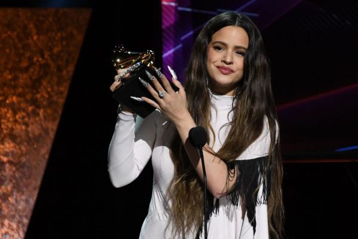 Rosalia als premis Grammy 2020