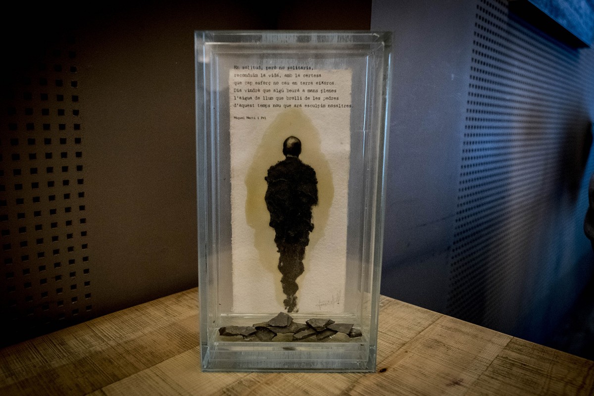 Premi Miquel Martí i Pol, obra de l'escultor Josep Bofill