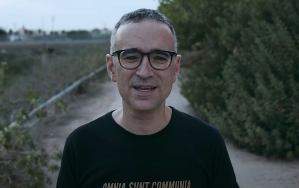 Xavi Sarrià al videoclip 'No s'apaguen les estreles'