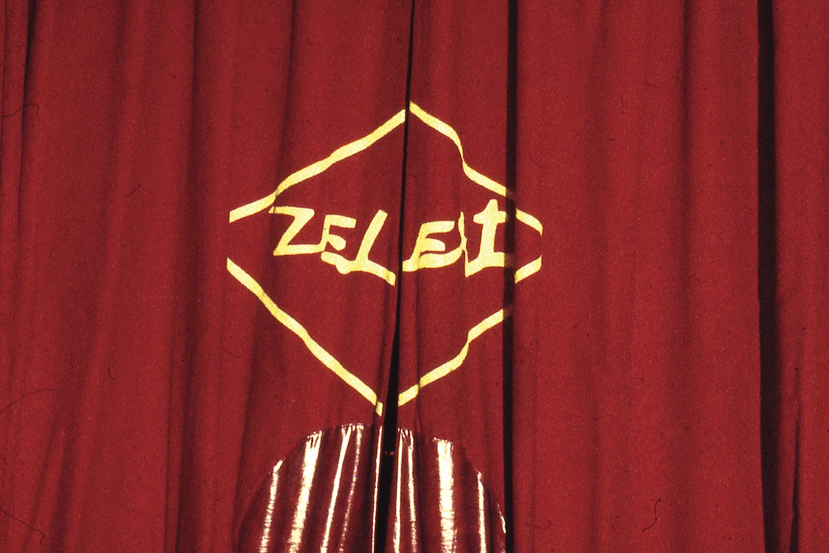 Emblemàtica cortina de la sala Zeleste