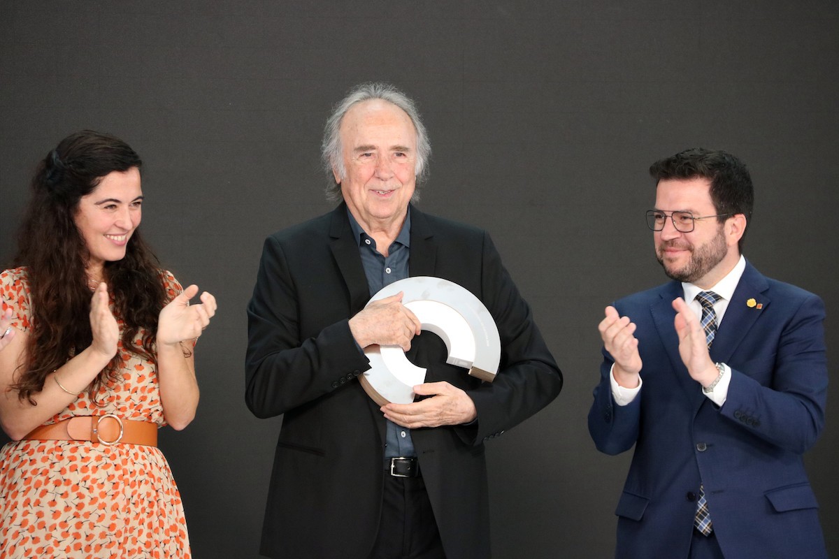 Joan Manuel Serrat amb el Premi Nacional de Cultura 2023