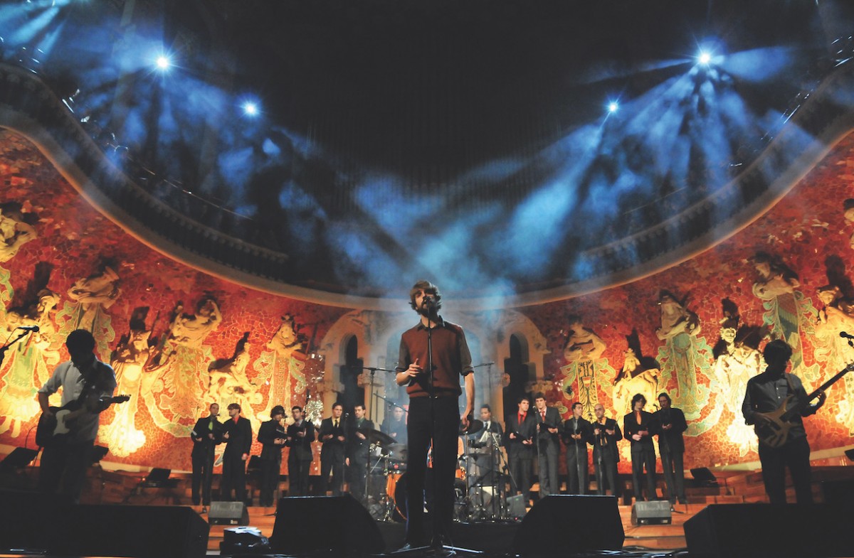 Manel actuant al Palau de la Música l'any 2010