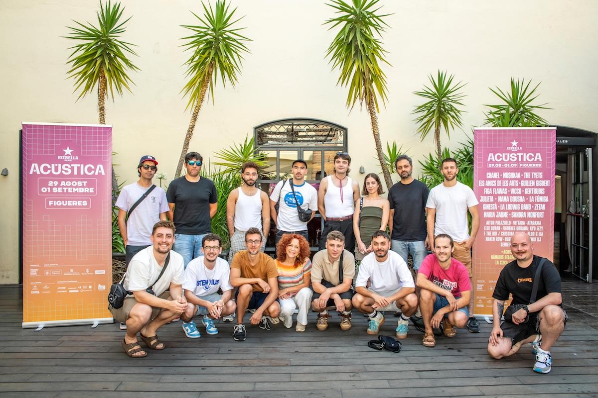 Foto de família d'artistes de l'Acústica 2024