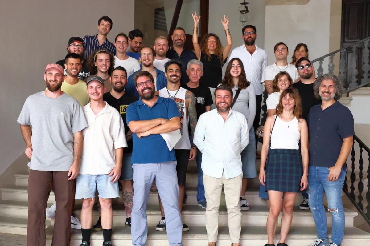 Foto de família de la presentació dels semifinalistes del Concurs de pop-rock de Palma 2024