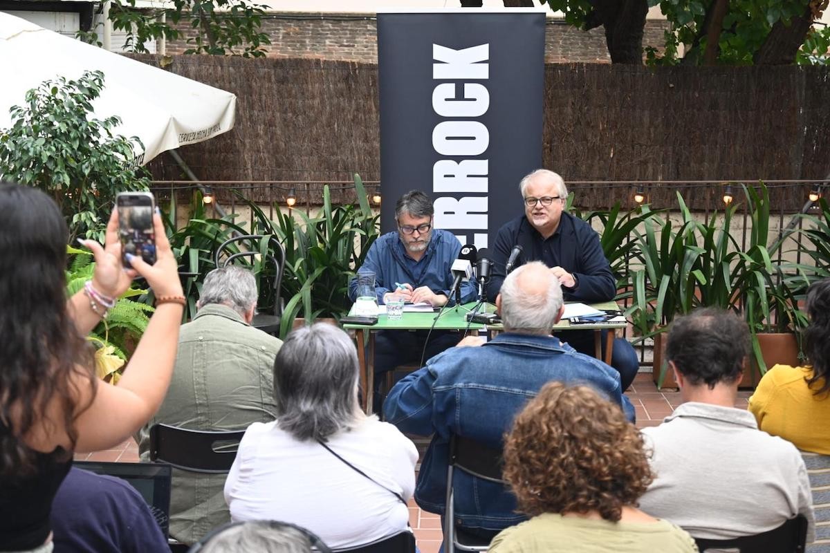 Els responsables del segell, Jordi Novell i Lluís Gendrau, a la presentació d'Enderrock Llibres a La Central 