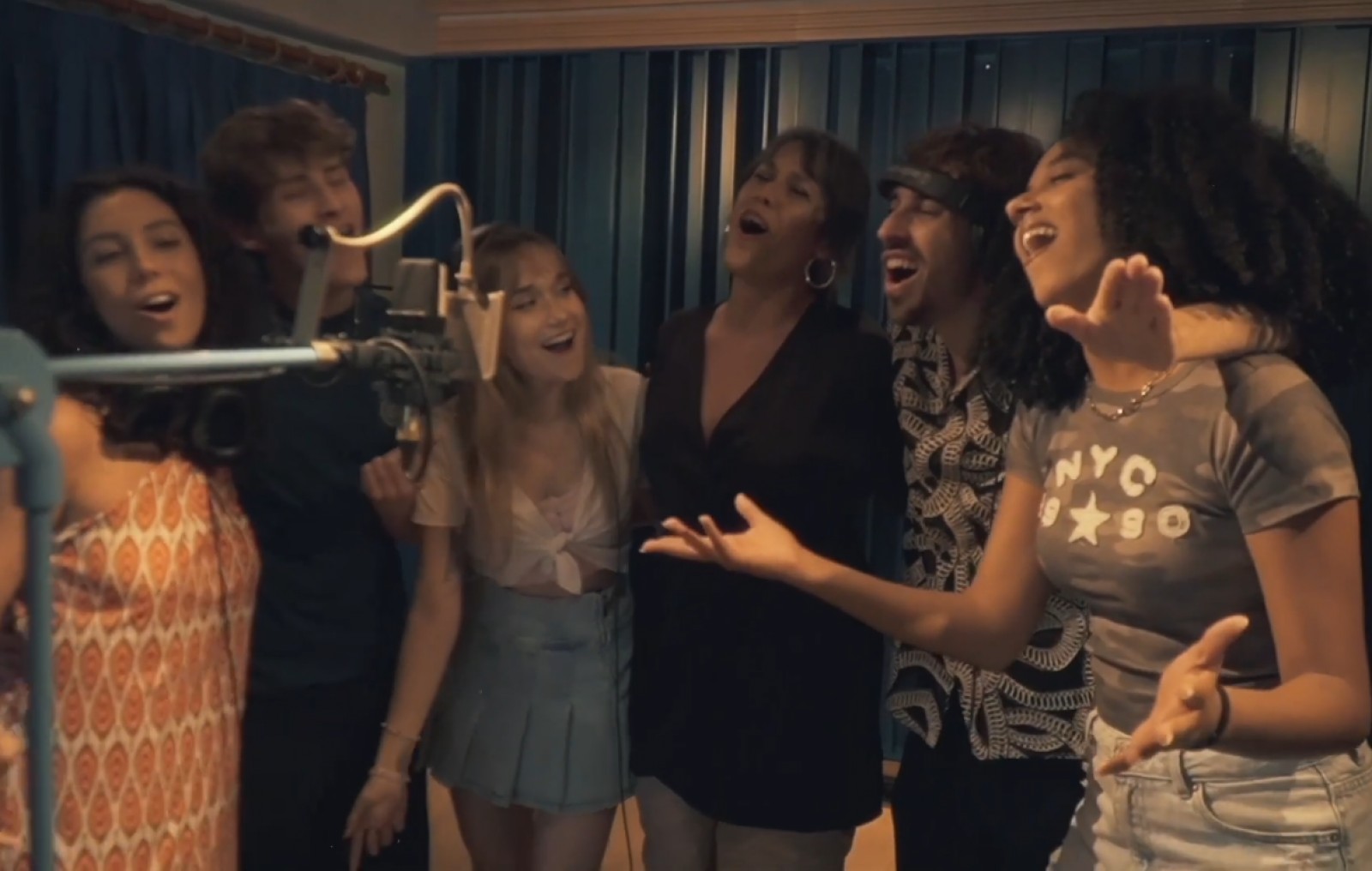 Clara Luna amb Aina Da Silva, Misty, (Elio) Xavi Noms, Bita i Julien Leone