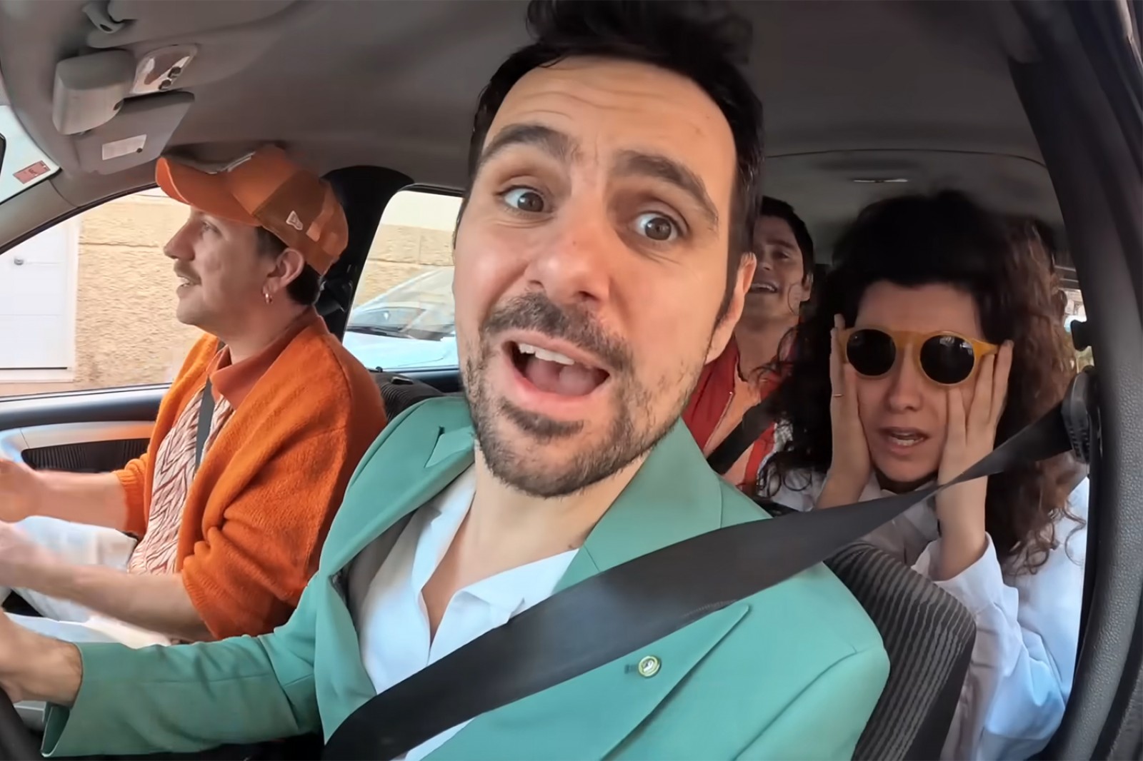 Fotograma del videoclip de Xanguito “Fent voltes per Palma”