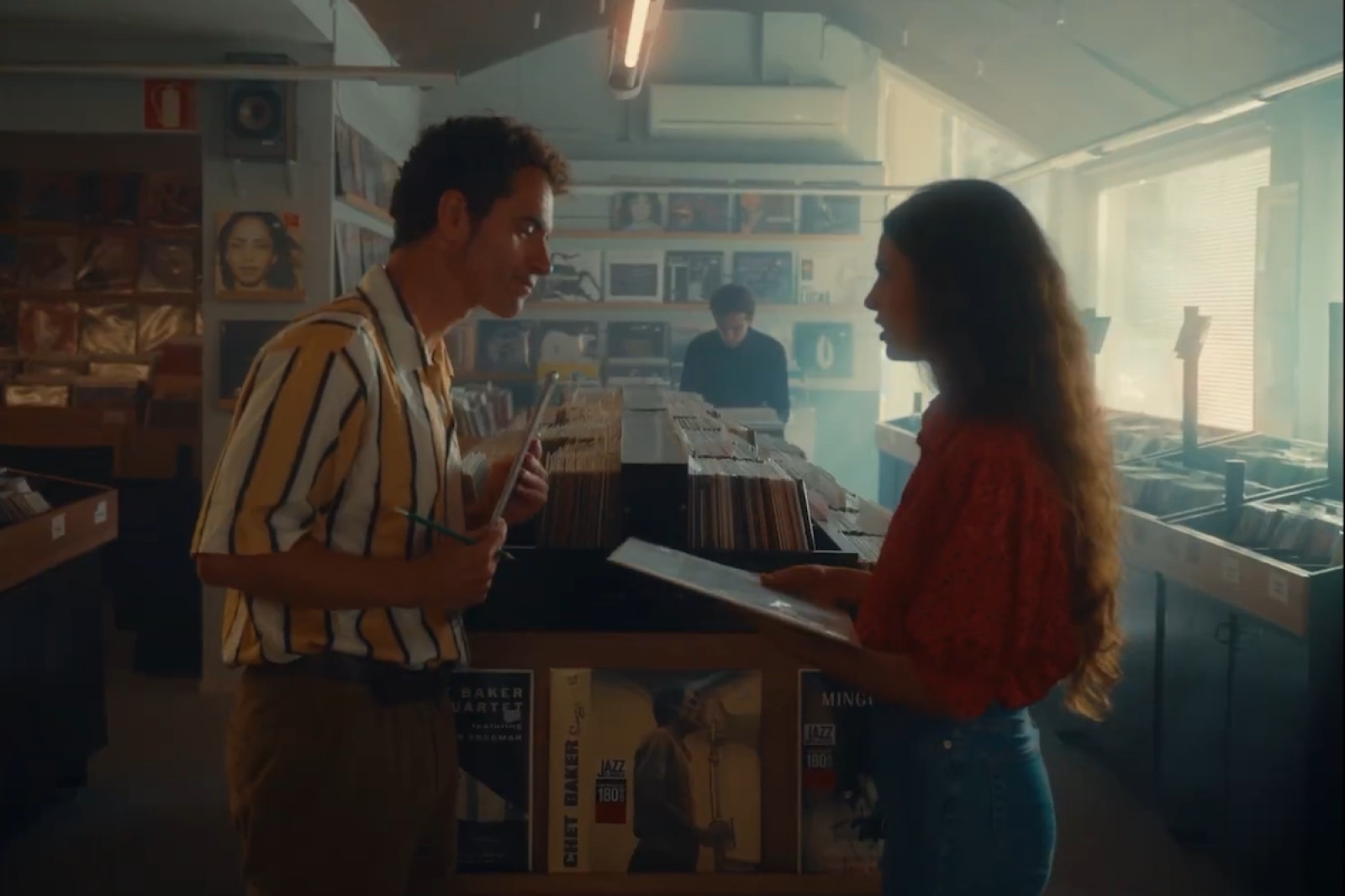 Umbert en el clip de «Clara»