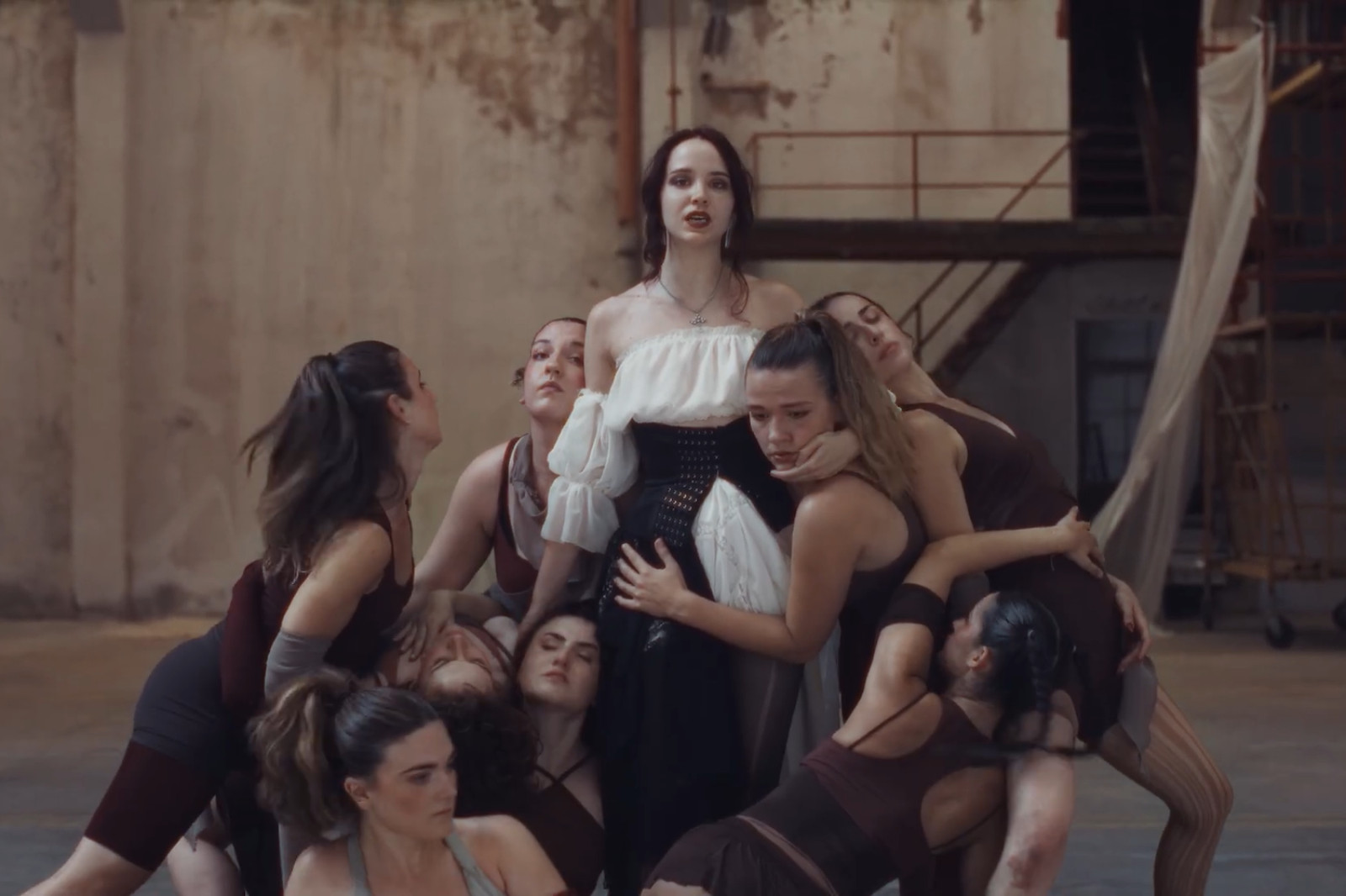 Diana Murr al viodeclip «Rapsòdia del teu cos»