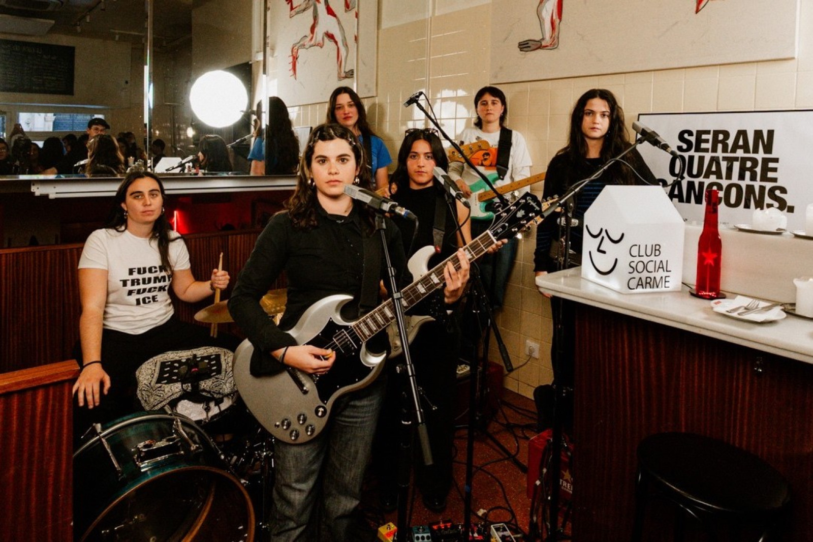 Al·lèrgiques al Pol·len a la primera sessió de Club Social Carme, al BarBocata