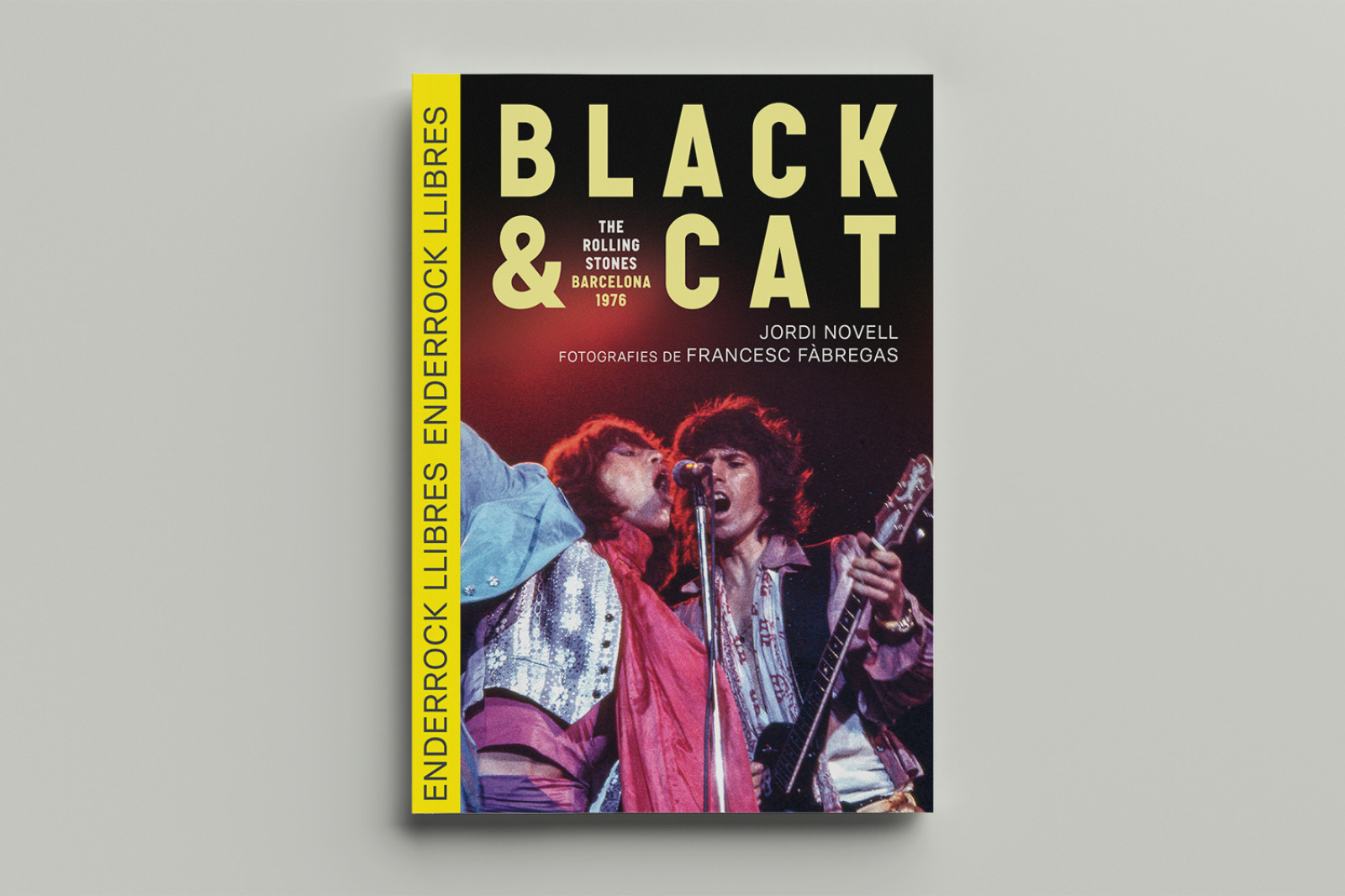 Coberta de 'Black & Cat'. 