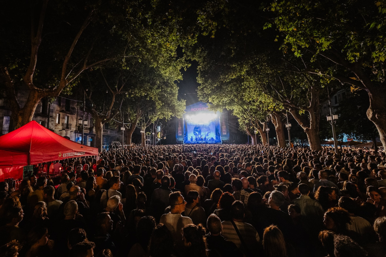 La Rambla de Figueres durant el concert de Sopa de Cabra a l'Acústica 2026