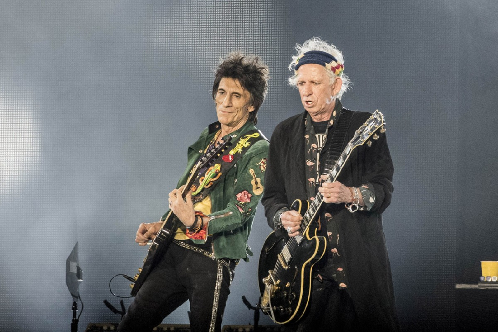 Ronnie Wood i Keith Richards en el concert dels Rolling Stones a l'Estadi Olímpic Lluís Companys (Barcelona, 28 de setembre de 2017)