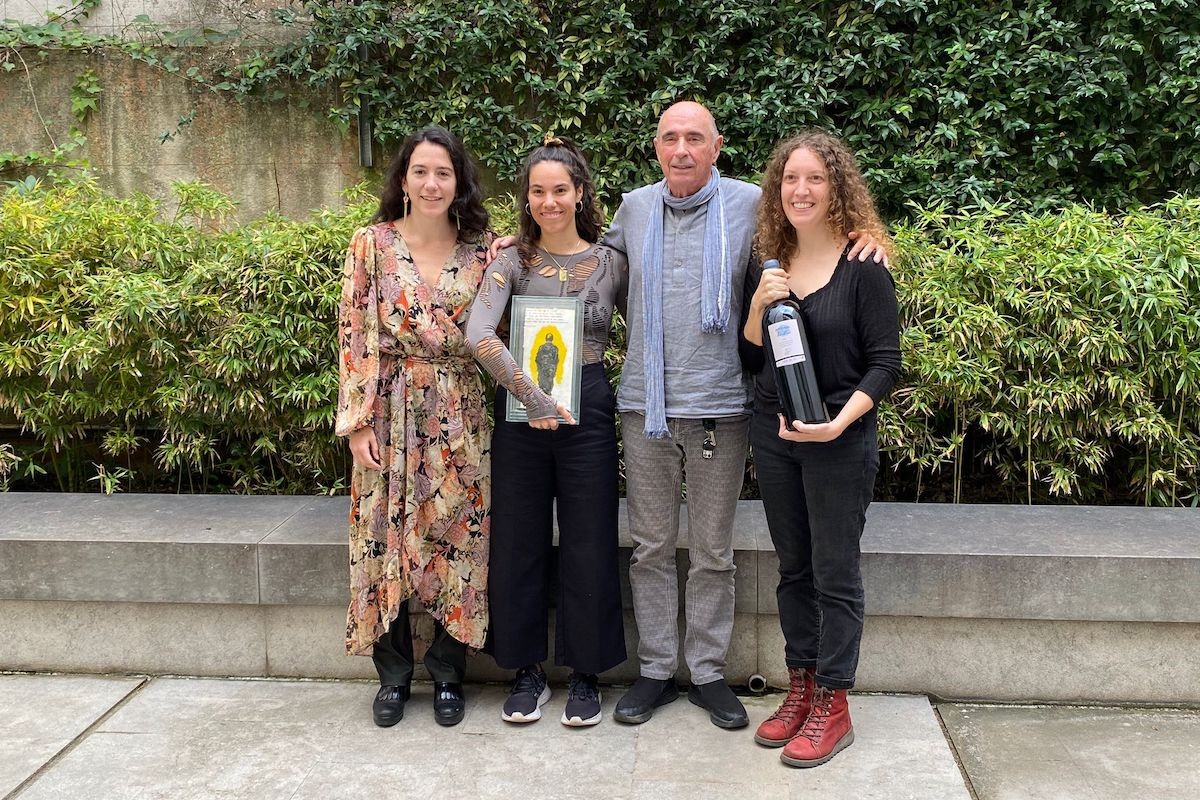 Lia Sampai, Mar Grimalt (amb el guardó, obra de Josep Bofill), Lluís Llach i Coloma Bertran